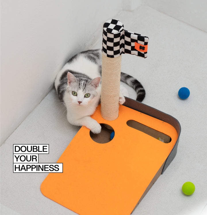 Elassy Golf Themed Putting Green Cat Tree with Scratching Post, 18 Degree Slope, 3 Colorful Balls & Hole in ONE Game, Fun Golf Gifts